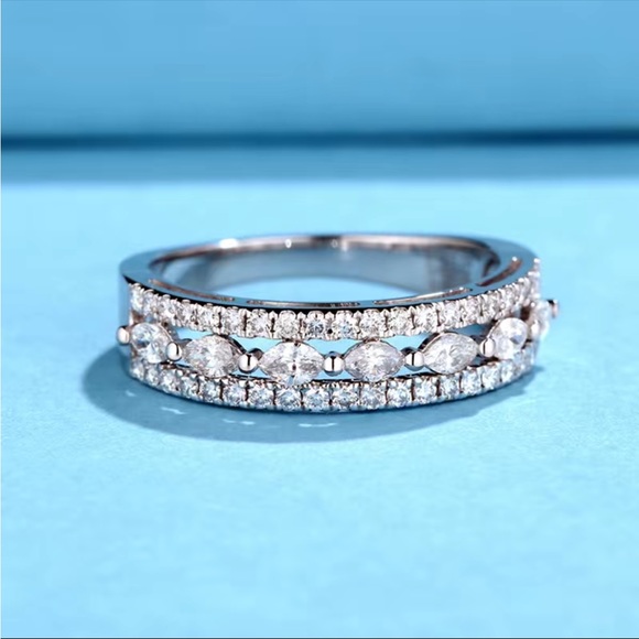 New Women’s 925 Silver Diamond Ring - Picture 4 of 8